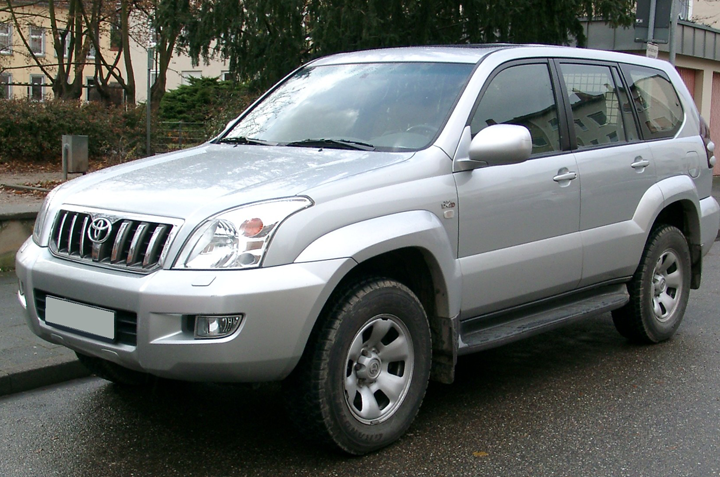 Thuê xe Land Cruiser 7 chỗ đi Biên Hòa